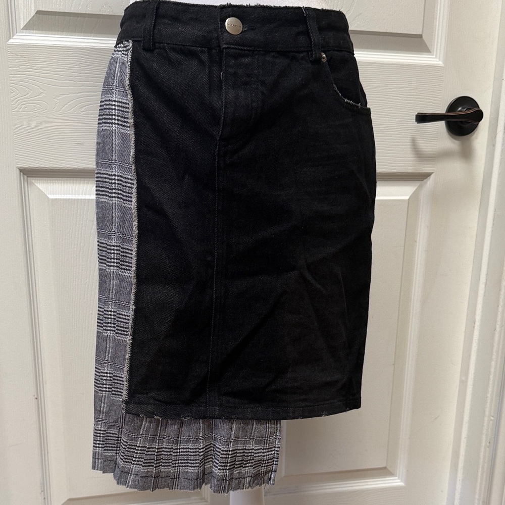 Each X Other Chic Asymmetrical Black and Gray Denim Skirt